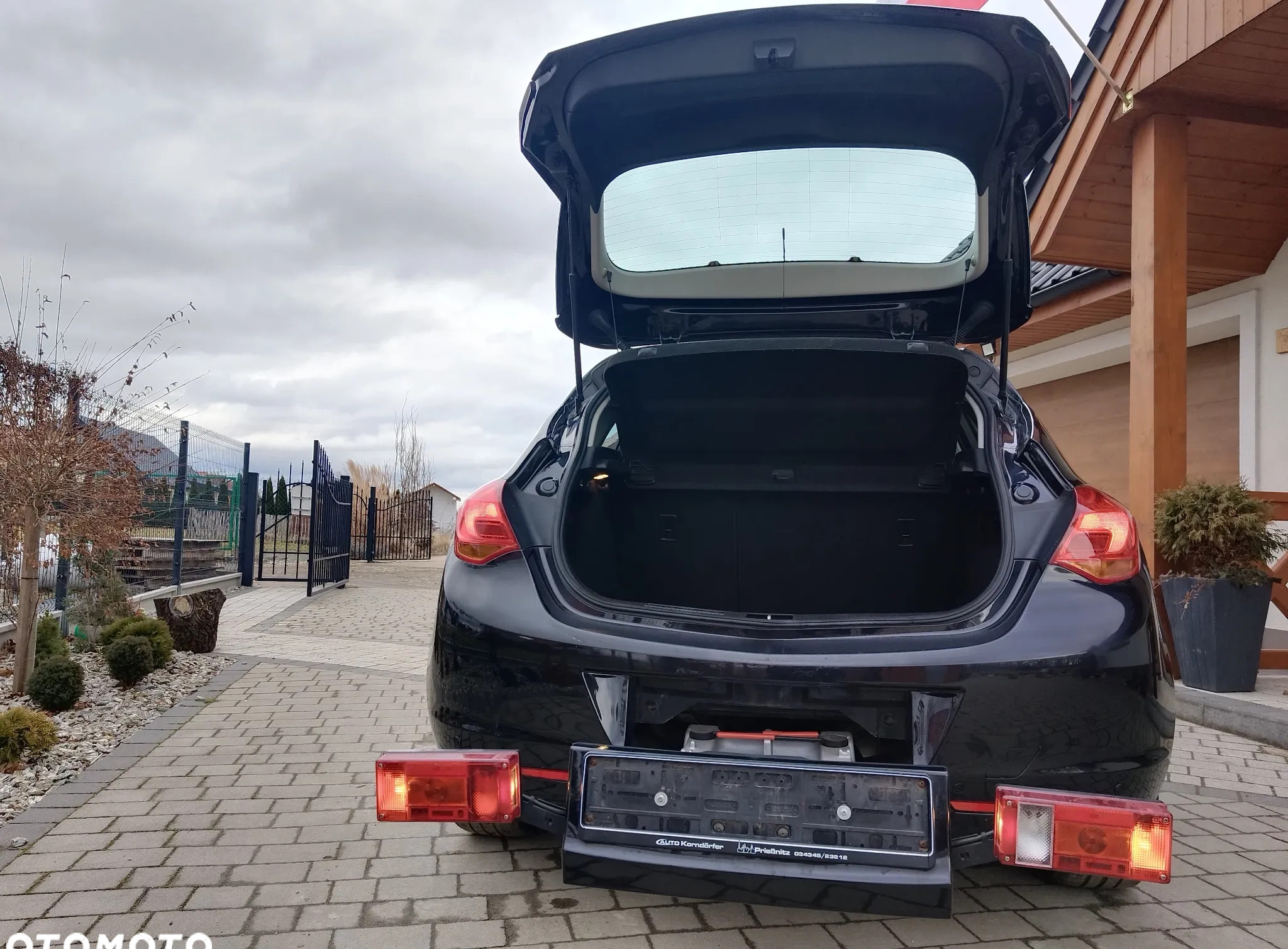 Opel Astra cena 23900 przebieg: 151000, rok produkcji 2010 z Praszka małe 436